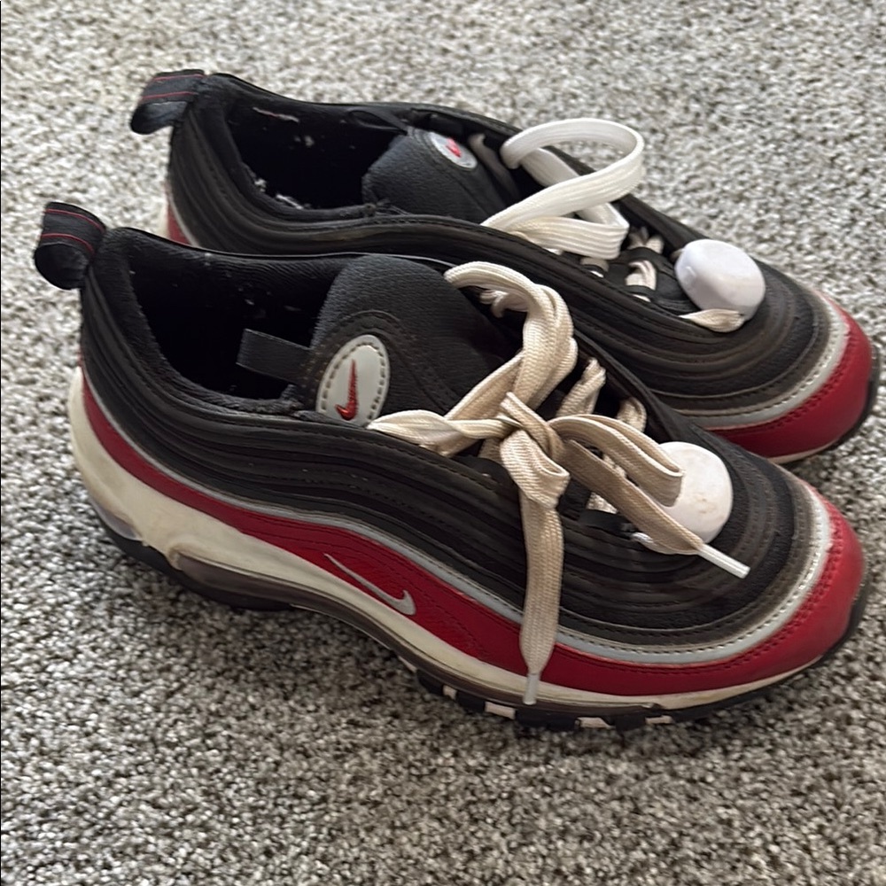 Nike Kids Airmax Sneakers - Black and Red - Size 4Y